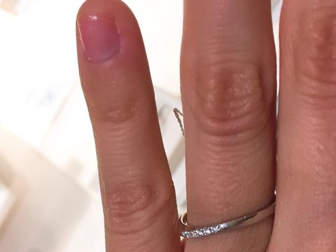【4℃ BRIDAL(ヨンドシーブライダル)の口コミ】 値段が安かったのと、細いデザインがよかったので、総合的にここに決めま…