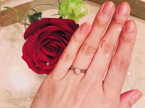 【ティファニー(Tiffany & Co.)の口コミ】 彼と2人で色んなお店を見ました。周りにもダイヤが付いているタイプと迷い…