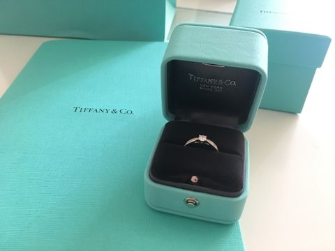 【ティファニー(Tiffany & Co.)の口コミ】 センターのダイヤモンドに向けてリングが細くなるデザインが気に入り、こ…