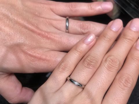 【ラザール ダイヤモンド(LAZARE DIAMOND)の口コミ】 とてもシンプルで、いかにも結婚指輪という感じです。太めのデザインは年…