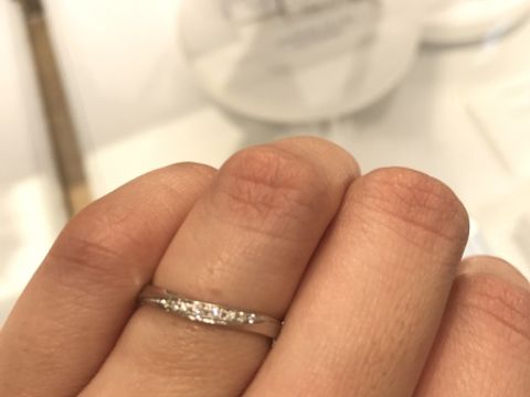 【STAR JEWELRY(スタージュエリー)の口コミ】 デザイン的にウェーブでメレダイヤが入っているものを探していたので、ま…