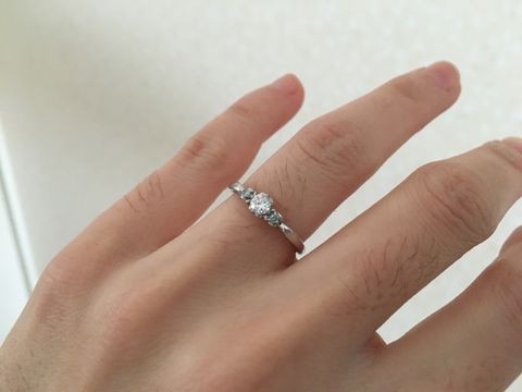 【サマンサシルヴァブライダルの口コミ】 主人が年下で収入も自分より低かった為、最初は婚約指輪を買ってもらうこ…