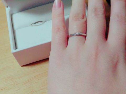 【HOSHI no SUNA 星の砂(ほしのすな)の口コミ】 メレダイヤの入っているリングを探していました。こちらのリングは細身で…