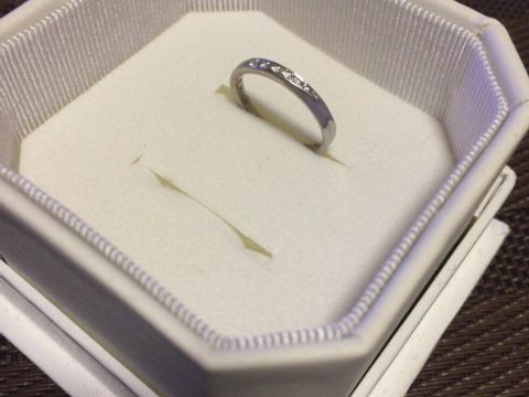 【4℃ BRIDAL(ヨンドシーブライダル)の口コミ】 シンプルで細めのストレートリングを探していて、この指輪がストライクで…