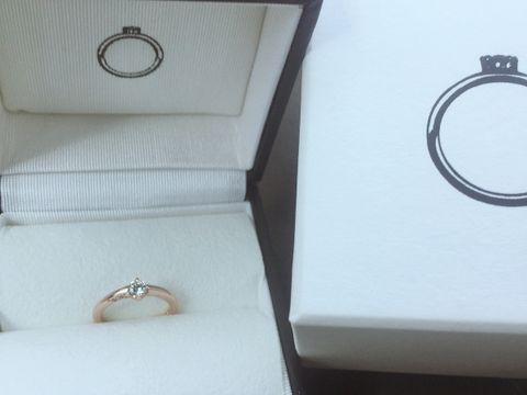 【Galopine & Galopin(ガロピーネガロパン)の口コミ】 日常使いできるもので迷いっていたのですが、ダイヤが埋め込まれいるもの…