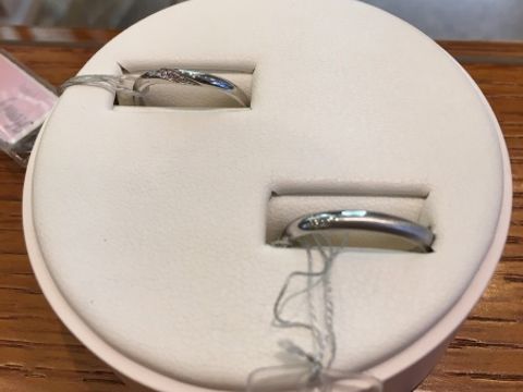 【アネリディギンザ(ANELLI DI GINZA)の口コミ】 メレダイヤ無しで探していましたが、ピンクダイヤに一目惚れをし試着しま…