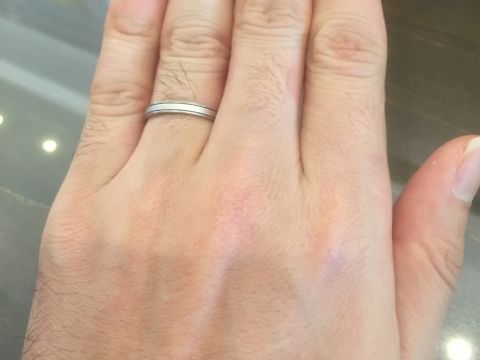 【JEWELRY  KAMATA(ジュエリーかまた)の口コミ】 2.5m幅のシンプルな指輪ですが、マット感があり、ピカピカしていません。
…