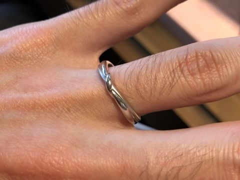 【I's stone(アイズストーン)の口コミ】 この指輪は、リボンのようなデザインで、クロスしているデザインがとても…