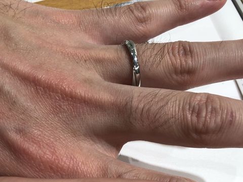 【STAR JEWELRY(スタージュエリー)の口コミ】 半分についてつや消しがほどこされており、２層がクロスしているようなデ…