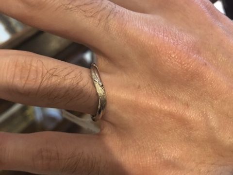 【ケイウノ ブライダル(K.UNO BRIDAL)の口コミ】 ミッキーの指の形が立体的に見えて、ディズニー好きにはたまらない指輪だ…