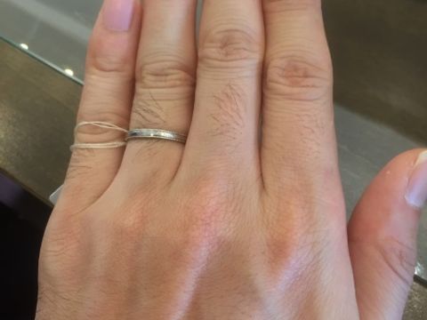【JEWELRY  KAMATA(ジュエリーかまた)の口コミ】 最終的にこの指輪に決めたが、今回の試着時も気に入った指輪だった。
ツヤ…