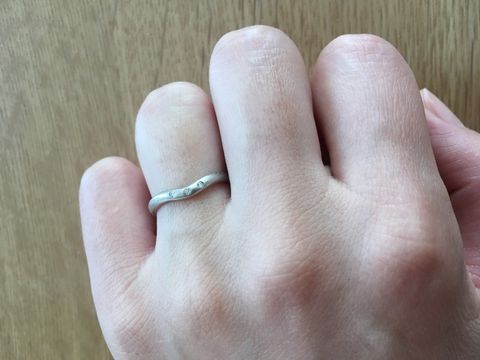 【ティファニー(Tiffany & Co.)の口コミ】 婚約指輪でティファニーをいただいていたので、結婚指輪もセットで付けら…