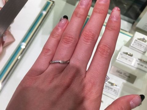 【ギンザタナカブライダル(GINZA TANAKA BRIDAL)の口コミ】 シンプルなデザインで男女問わずつけやすい感じが多かった。大人でダイヤ…