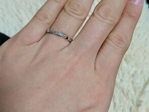 【TOMOE(トモエ)の口コミ】 デザインの好みは徹底的に調べてシンプルな石のないものも捨てがたく、最…