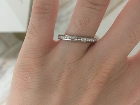 【festaria bijou SOPHIA(フェスタリア ビジュソフィア)の口コミ】 メレダイヤがぎっしり詰まっているのを探していたので可愛かったです。少…