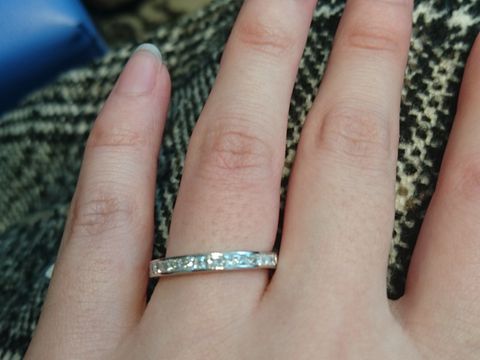 【エクセルコダイヤモンド(EXELCO DIAMOND)の口コミ】 よくあるエタニティリングではなくプリンセスカットのエタニティリングと…
