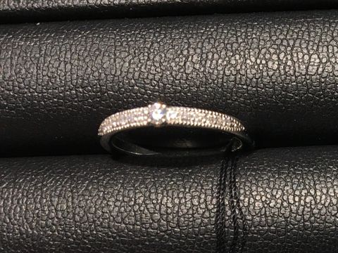 【エクセルコダイヤモンド(EXELCO DIAMOND)の口コミ】 とにかくキラキラしてて、はめててずっと眺めたくなりました。他の指輪も…