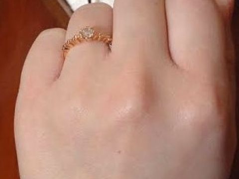 【TRECENTI(トレセンテ)の口コミ】 花のようなデザインで、なかなか他の店舗ではあまり見ない珍しいデザイン…