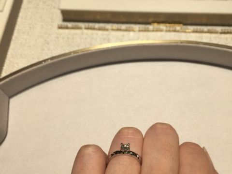 【ショーメ(CHAUMET)の口コミ】 年齢を問わず、いつまでも長く付けられそうなデザインだと思いました。ま…