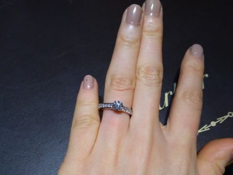 【カルティエ(Cartier)の口コミ】 憧れだったカルティエブランドで買いたかったのですが、一粒ダイヤとバベ…