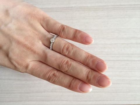 【アイプリモ(I-PRIMO)の口コミ】 エンゲージリングは王道でシンプルなデザインのものがいいと思っておりま…