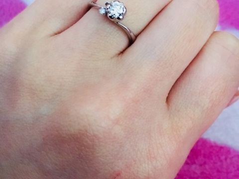 【1122 iifuufu bridal(いい夫婦ブライダル)の口コミ】 せっかくだから、少し変わったデザインが良いなと思っていたときに、お花…