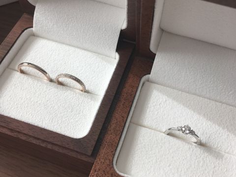 【Ponte Vecchio(ポンテヴェキオ)の口コミ】 その日は婚約指輪のみ購入予定だったのですが、私も彼もこの指輪の持って…