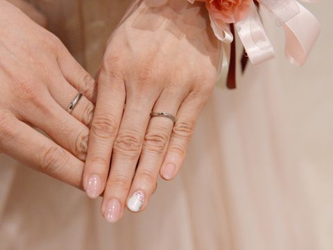 【Foulason(フレゾン)の口コミ】 一番の決め手はデザインです。春の挙式で、桜をテーマにしていた為、桜モ…