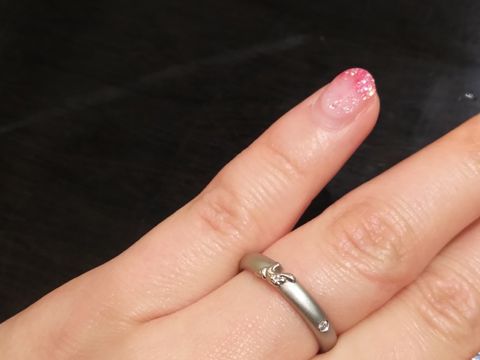 【ケイウノ ブライダル(K.UNO BRIDAL)の口コミ】 ミッキーとミニーの手が浮き出ているリングです
こちらのリングは購入して…