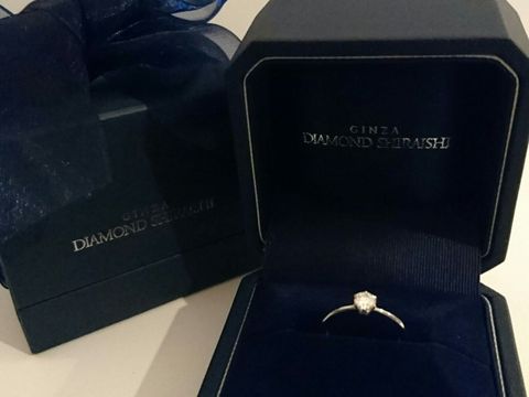 【銀座ダイヤモンドシライシの口コミ】 とにかくシンプルにこだわりました。妻の指が６号と細く色白というのもあ…