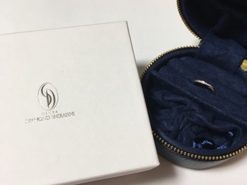 【銀座ダイヤモンドシライシの口コミ】 婚約指輪を先に決めており、結婚指輪は婚約指輪と重ねても不自然にならな…