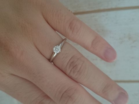 【さくらダイヤモンドの口コミ】 たくさんの指輪がある中から選んだ理由は、専用のスコープでのぞくとダイ…