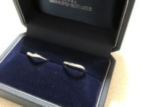 【銀座ダイヤモンドシライシの口コミ】 デザインがシンプルでありながら、ダイヤモンドが5石くらいあり、少しキラ…