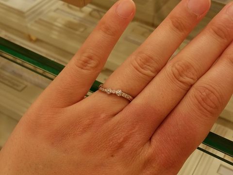 【Mariage ent(マリアージュエント)の口コミ】 リボンという名のリングで、細めのリングでしたが、リボンの形がしっかり…