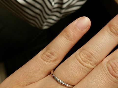 【BRIDGE(ブリッジ)の口コミ】 ゆきどけという名前の通りプラチナにブルーのダイヤがグラデーションで並…