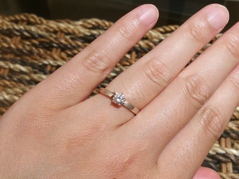 【杢目金屋(もくめがねや)の口コミ】 スコープでみると桜の形にカットされている特殊なダイヤを使った指輪でし…