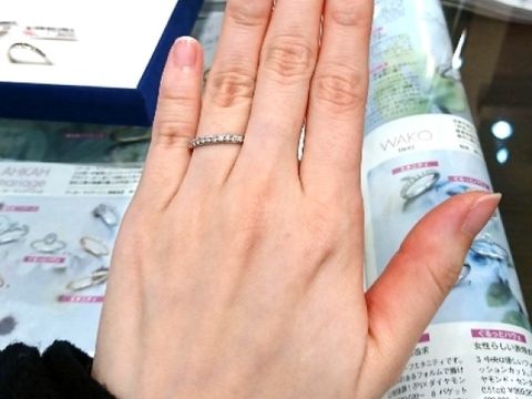 【ヴァンドーム青山(VENDOME AOYAMA)の口コミ】 ミル打ちが素敵なハーフエタニティタイプの結婚指輪でした。
シンプルなハ…