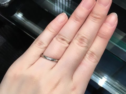 【ラザール ダイヤモンド(LAZARE DIAMOND)の口コミ】 シンプルだけどメレダイヤのついたストレートタイプを探していました。
こ…