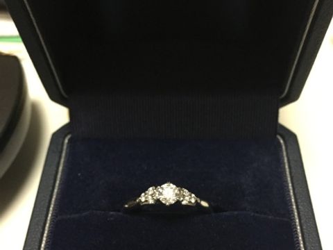 【銀座ダイヤモンドシライシの口コミ】 たくさんのデザインの中から実際に指にはめて、担当の方と色々相談して決…