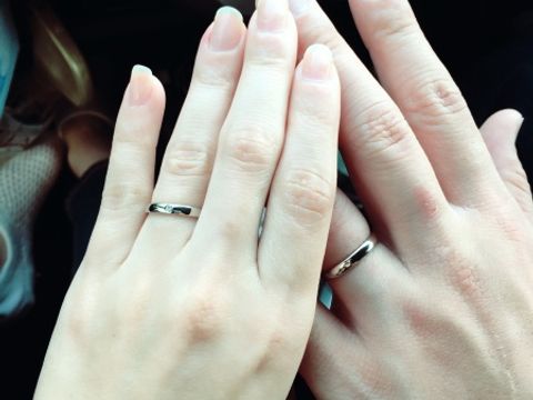 【カオキ　ダイヤモンド専門卸直営店の口コミ】 丸みのついたシンプルにな指輪に一目惚れ！厚みがあって高級感が出てとて…