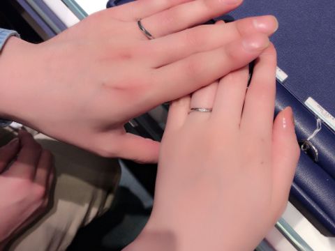 【銀座ダイヤモンドシライシの口コミ】 婚約指輪と重ね付けできるような、シンプルな物を探していました。おすす…