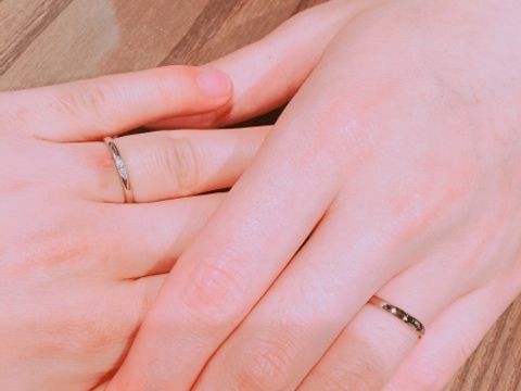 【GALA JEWELRY(ガラジュエリー)の口コミ】 旦那さんの指輪は、ダイヤも曲線も何もないシンプルなものが良かったので…