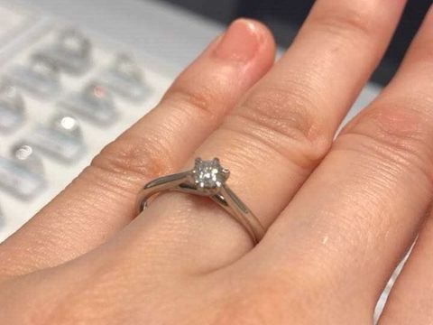 【銀座ダイヤモンドシライシの口コミ】 様々なデザインがある中で悩みましたが、最終的には草木のような柔らかさ…