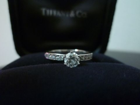 【ティファニー(Tiffany & Co.)の口コミ】 ブルガリのグリフ、コロナ、マリーミーなども候補に上がりました。
「一粒…