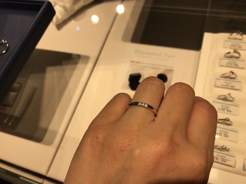 【銀座ダイヤモンドシライシの口コミ】 とにかく指輪がたくさんあるので、自分の好きな形、太さなどが選び放題だ…