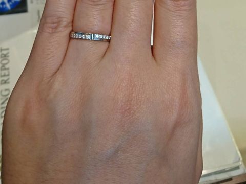 【PILOT BRIDAL(パイロットブライダル)の口コミ】 ダイヤが並んでいて華やかです。パイロットの中では割と主張のあるデザイ…