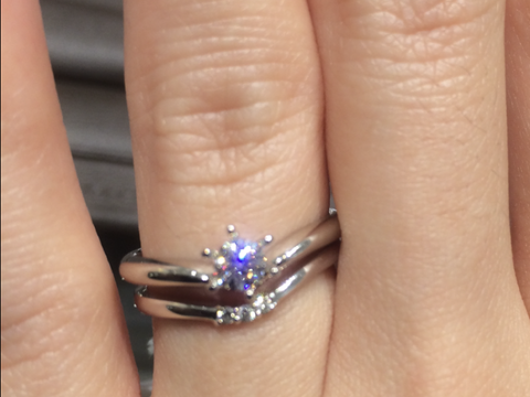 【アイプリモ(I-PRIMO)の口コミ】 シンプルなソリテールの中でも、ゆるやかにV字型になっているので、手が小…