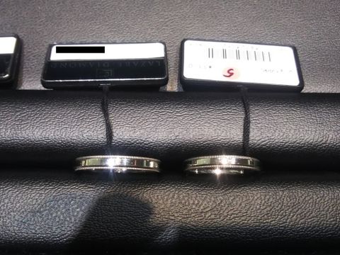 【ラザール ダイヤモンド(LAZARE DIAMOND)の口コミ】 ミルが1周入っていて、シンプルながらクラシカルな印象を受ける指輪です。…