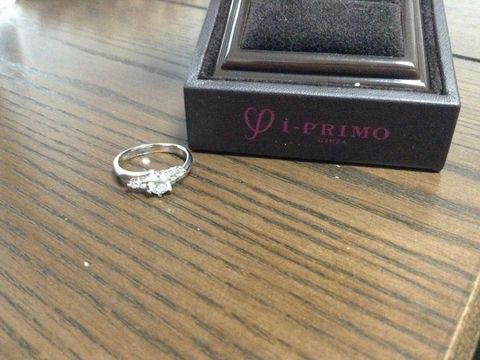 【アイプリモ(I-PRIMO)の口コミ】 婚約指輪なのでダイヤモンドが入った指輪がよかったです。シンプルなもの…