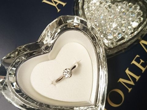 【ヴァンドーム青山(VENDOME AOYAMA)の口コミ】 婚約指輪といってもどんな指輪が良いのか、自分でもよく分かっておらず、…